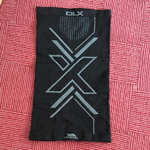DLX Tresspass Turpin neck Black and Gray ventilated Neck warmer / tube /Gaiter - Picture 11 of 14